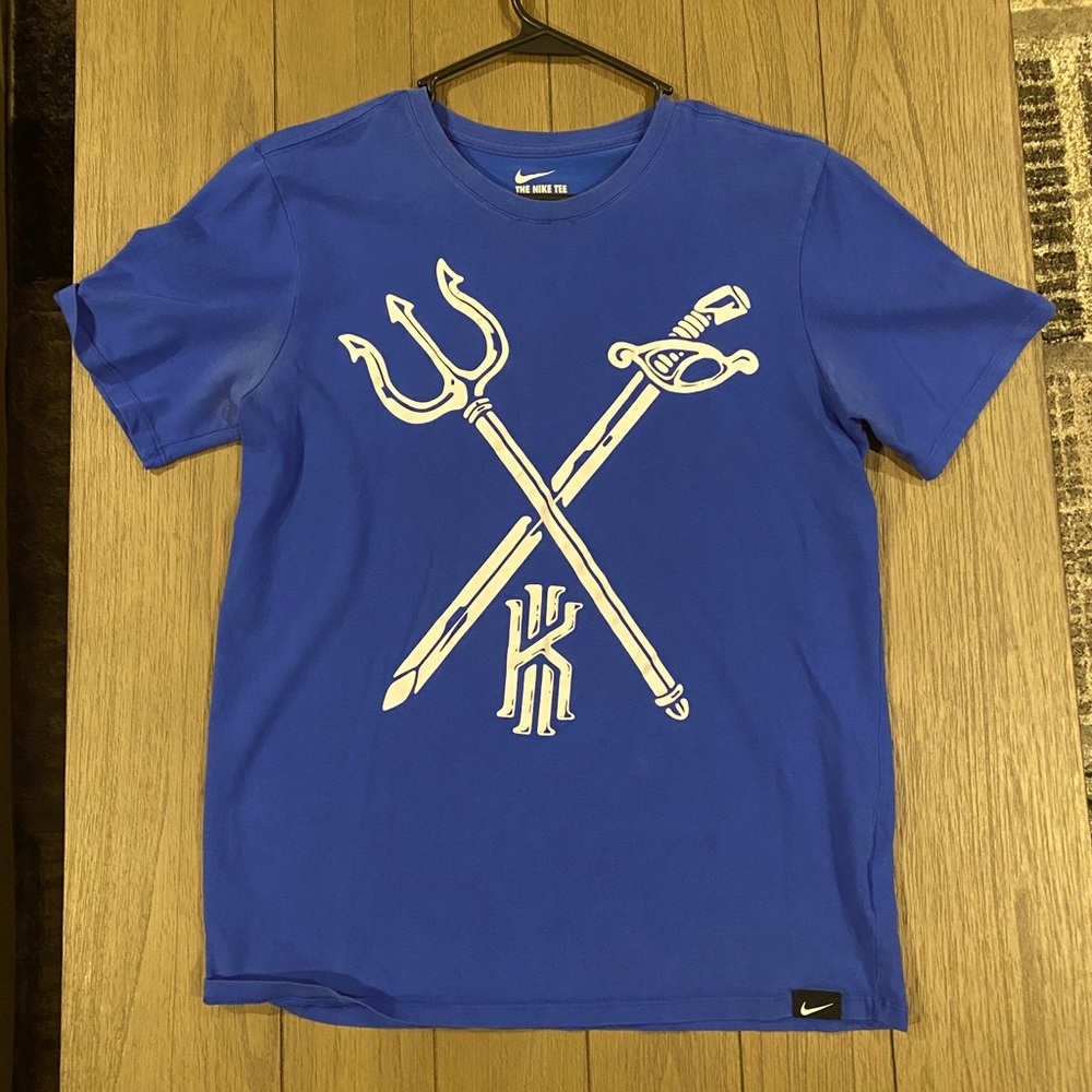Men’s Medium Nike Tee